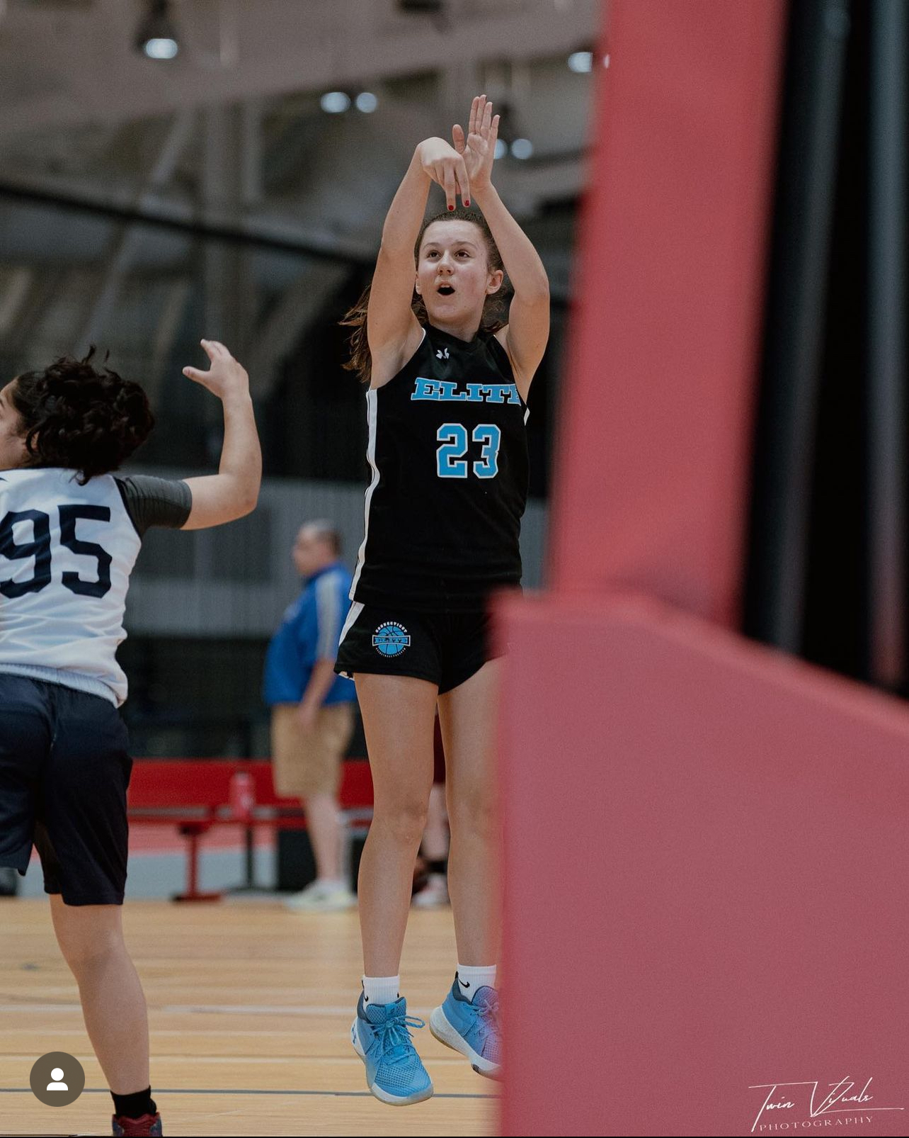 Connecticut Elite girls player rising for a jumpshot
